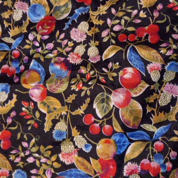 Scarf multi color fruits and foliage - Picture 3 of 5